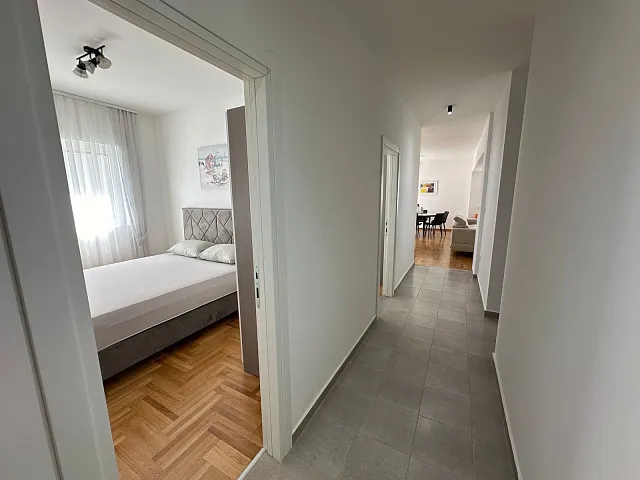 Vierzimmerwohnung in hervorragender Lage in Budva — photo 15